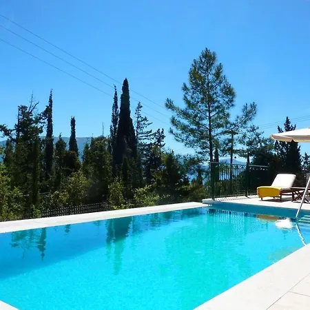 Sleeps 6 Villa *