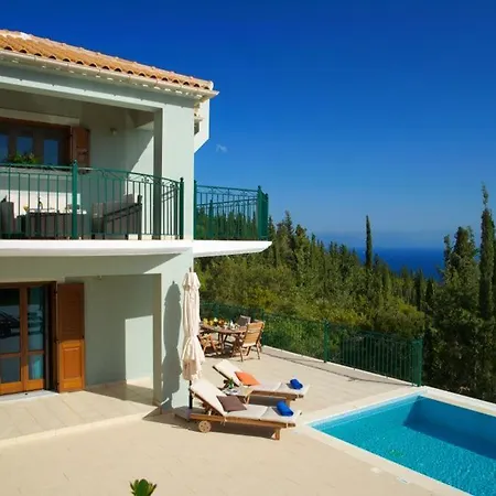 Sleeps 6 *